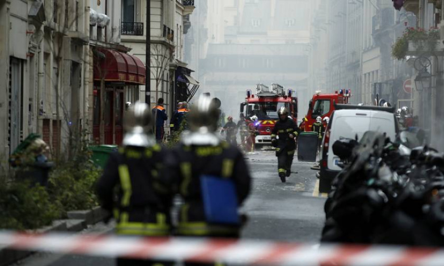 Ισχυρή έκρηξη στο Παρίσι- Στις φλόγες κτήρια, τουλάχιστον 29 τραυματίες