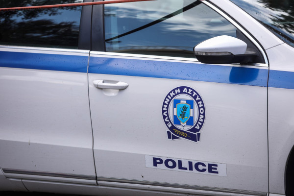 Δημόσιοι υπάλληλοι εξέδιδαν πλαστά έγγραφα και μεταβίβαζαν ακίνητα