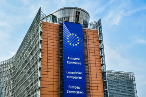Κομισιόν: Χαιρετίζει την πολιτική συμφωνία κανονισμού Euro 7 για κινητήρες