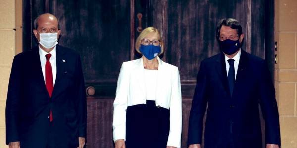 Τατάρ: Με κονκάρδα ψευδοκράτους στη συνάντηση με τον Αναστασιάδη