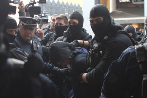 Ρέντη: Προφυλακίστηκε ο 18χρονος για την επίθεση κατά του αστυνομικού