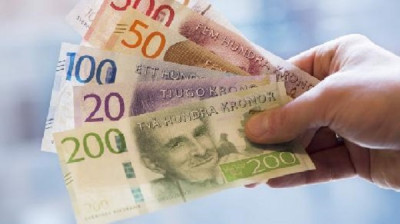 Σε ιστορικό χαμηλό έναντι του ευρώ η σουηδική κορόνα