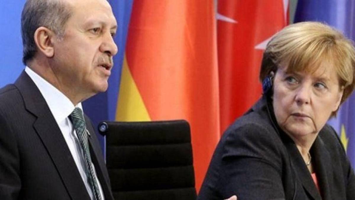 Μέρκελ σε Ερντογάν: Να τερματιστεί άμεσα η εισβολή στη Συρία