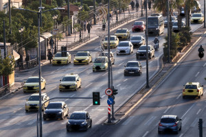 Τριήμερο Αγίου Πνεύματος: Αυξημένα μέτρα της Τροχαίας – Πού απαγορεύεται η κυκλοφορία φορτηγών