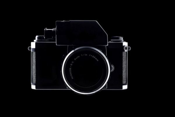 Νότιο Αφρικανός φωτογράφος μετατρέπει vintage cameras σε έργα τέχνης