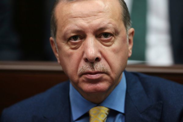 Ο Σουλτάνος το χοντραίνει, ο Τσίπρας κουβεντιάζει στην Ευρώπη…
