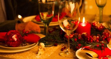 Πρωτοχρονιάτικο τραπέζι και δώρα ανεβάζουν τους τζίρους