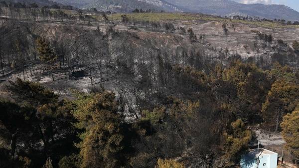 Πυρκαγιά στα Γεράνεια Όρη: Τρεις οικισμοί κινδυνεύουν με πλημμυρικά φαινόμενα