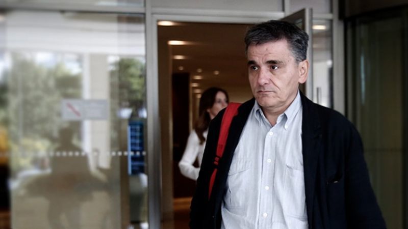 Καμπανάκι από τους θεσμούς για την αξιολόγηση
