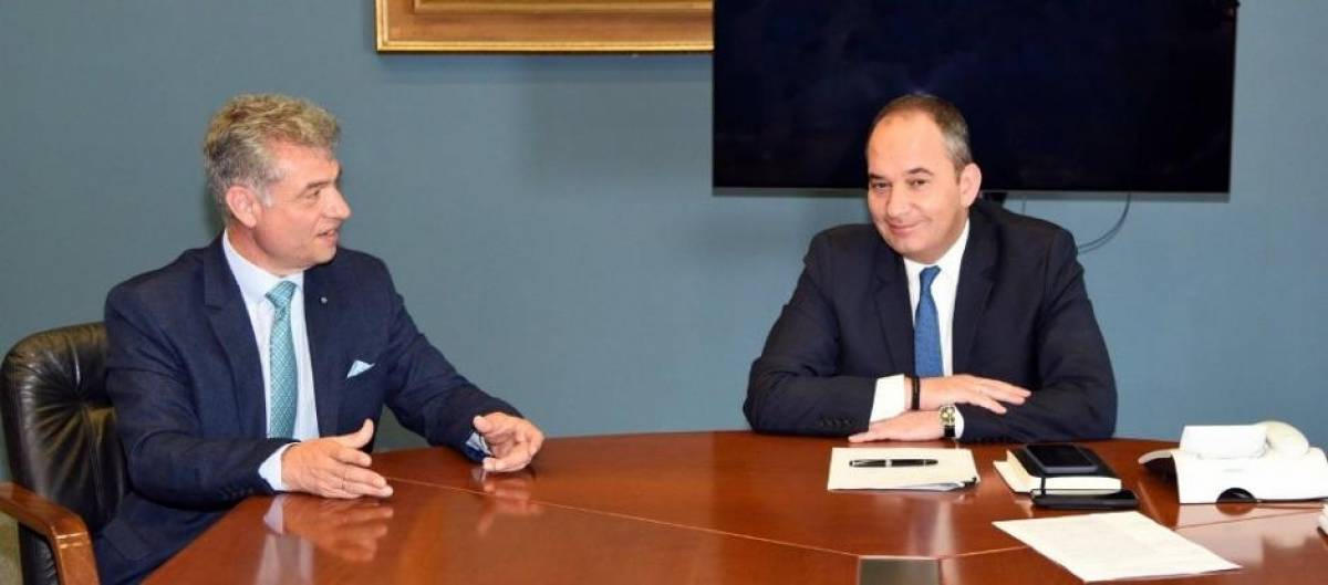 Πλακιωτάκης: Ξεκινά άμεσα η ανέλκυση του ναυαγίου του «Εξπρές Σάμινα»