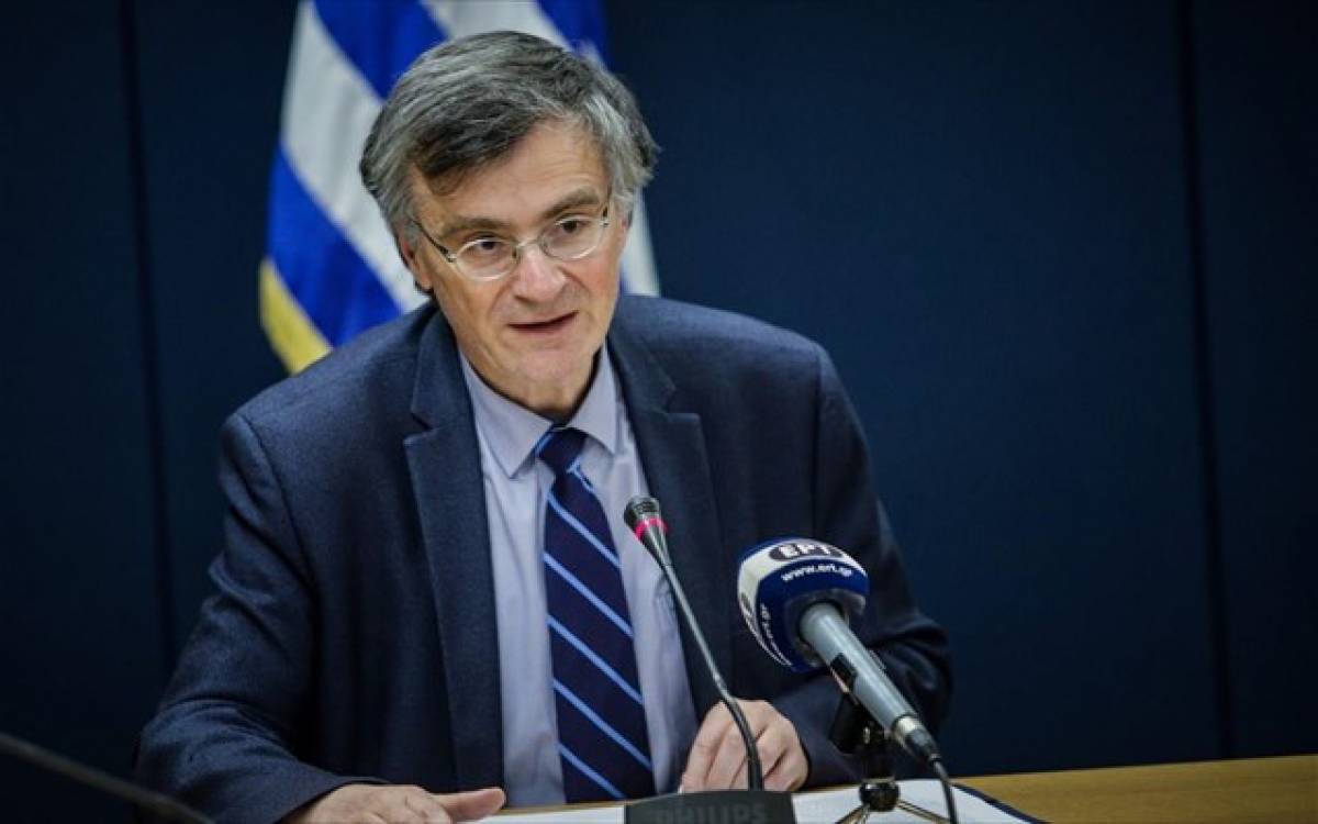 Τσιόδρας: Πιθανόν να επιτραπεί στους εμβολιασμένους να μη φορούν μάσκες