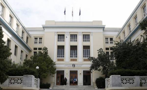 Την «κάρτα εισόδου» στα ΑΕΙ εξετάζει το Υπουργείο Παιδείας