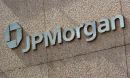 JPMorgan: «Αγοράστε μετοχές» / Deutsche Bank: «Προσοχή στις τράπεζες της ευρωζώνης»