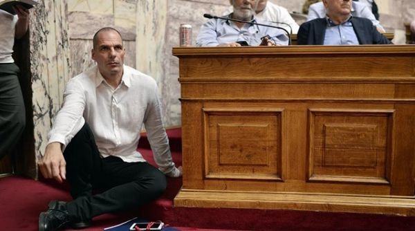 Βαρουφάκης: Δεν ψηφίζω απόψε στη Βουλή