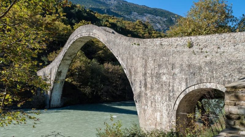 Ξεκινούν οι εργασίες στο γεφύρι της Πλάκας