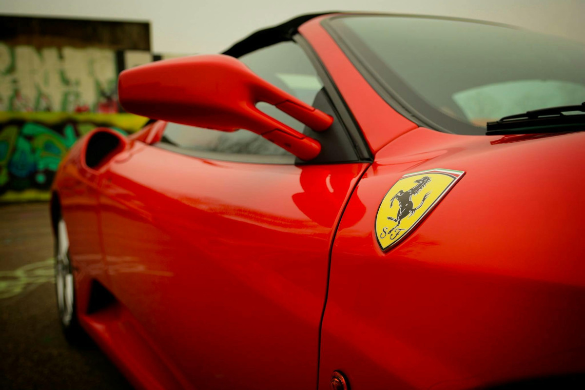 Βουτιά 16% για τη μετοχή της Ferrari μετά τη μείωση προβλέψεων και στόχων ηλεκτροκίνησης