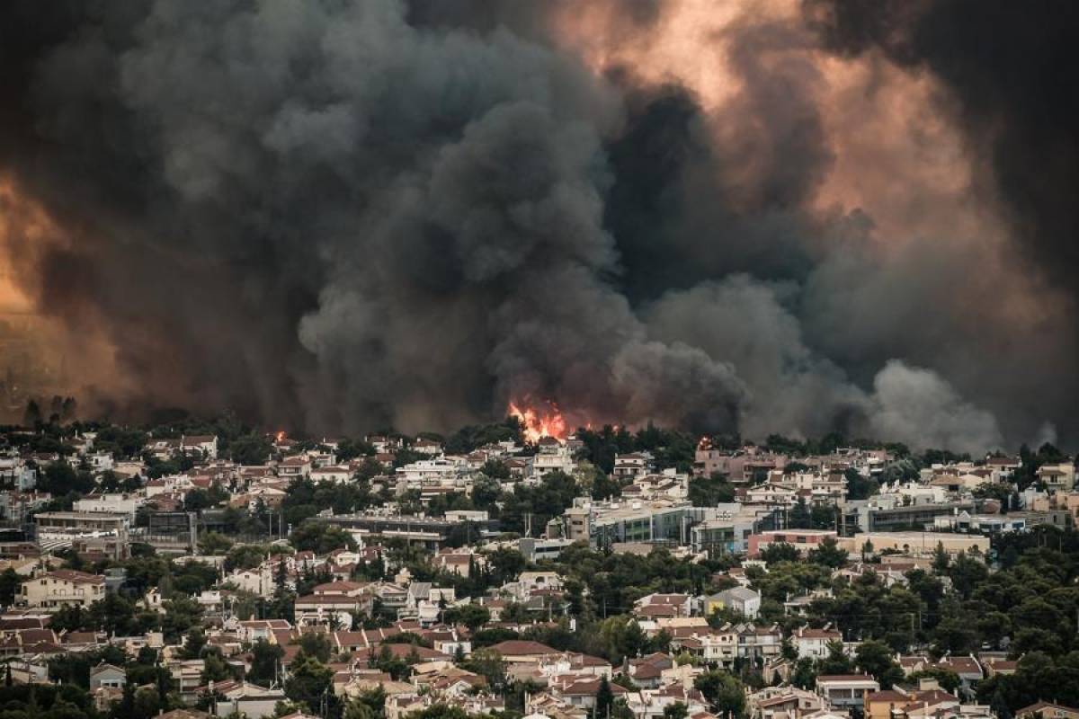 Μήνυμα 112 για ακραίο κίνδυνο πυρκαγιάς σε Αττική και Εύβοια