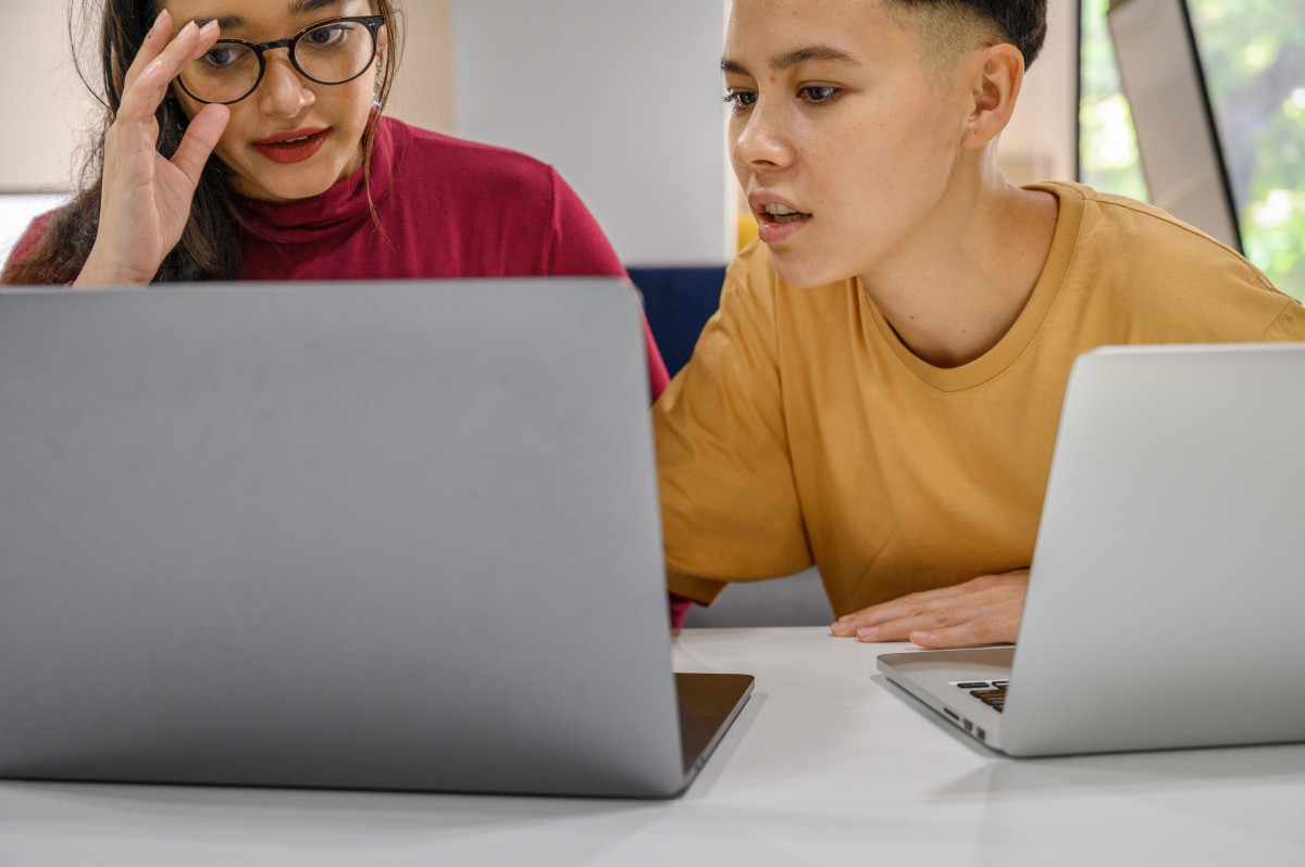 Από τις ψηφιακές αίθουσες στους AI tutors: Η Gen Z βλέπει την Τεχνητή Νοημοσύνη ως το μέλλον της εκπαίδευσης