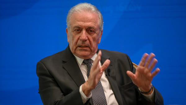 Η… ιστορία μπούρδα του Δημήτρη Αβραμόπουλου
