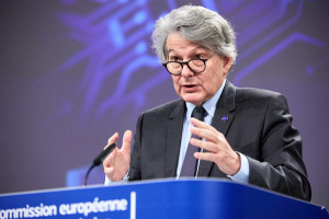 Η Ευρώπη θα επιταχύνει τις παραδόσεις όπλων στην Ουκρανία