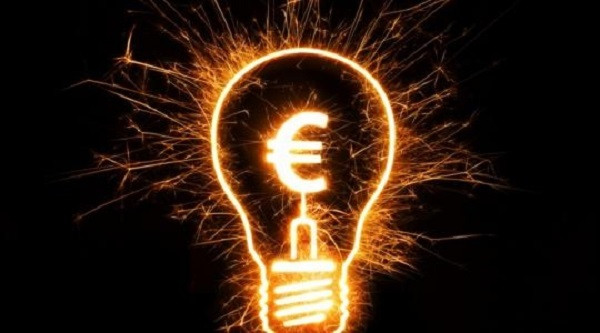 ΙΕΛΚΑ: Το 60% των ελληνικών νοικοκυριών κάνει οικονομία στο ρεύμα