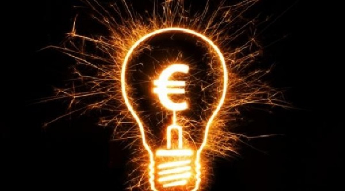 ΙΕΛΚΑ: Το 60% των ελληνικών νοικοκυριών κάνει οικονομία στο ρεύμα