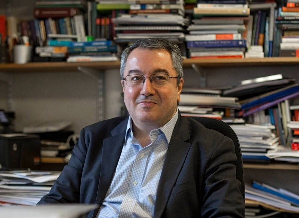 Μόσιαλος: Αν «τα έχουν χάσει τελείως», θα ψηφίσουν Τζόνσον