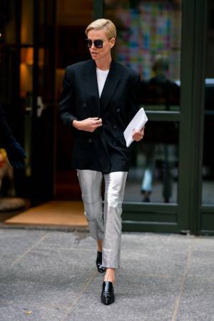 H Charlize Theron είναι θεά ότι και αν φοράει