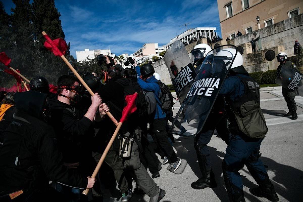 Επεισόδια και χημικά στο πανεκπαιδευτικό συλλαλητήριο στο Σύνταγμα (photos&amp;videos)