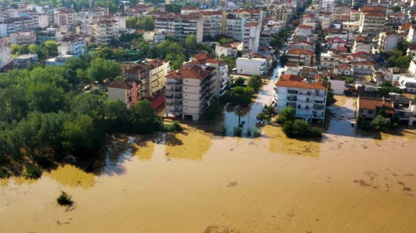 Θεσσαλία: Εκπτώσεις σε τρόφιμα, δωρεάν διάθεση φαρμάκων ζητά η ΕΕΚΕ