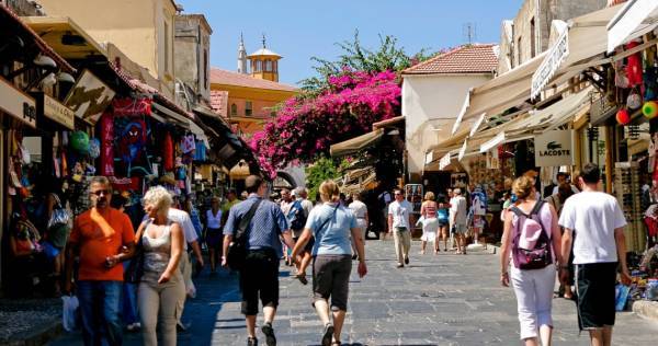 Με γερμανική συμβολή αυξήθηκαν οι ταξιδιωτικές εισπράξεις τον Ιούλιο