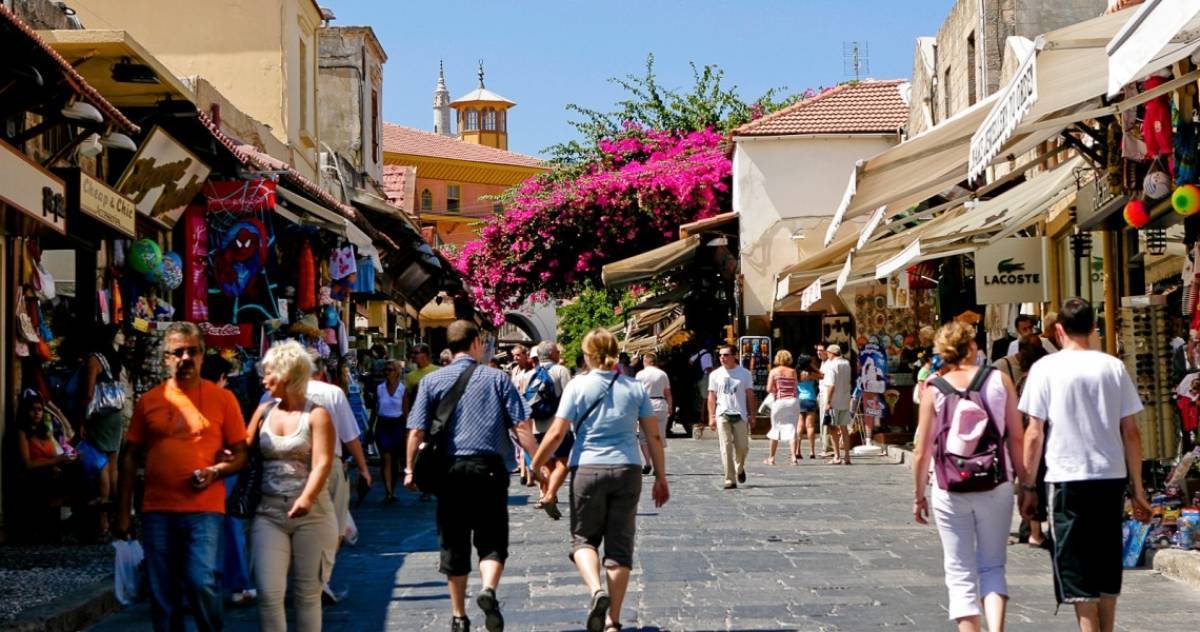 Με γερμανική συμβολή αυξήθηκαν οι ταξιδιωτικές εισπράξεις τον Ιούλιο