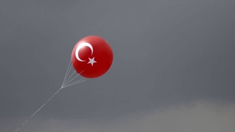 Fitch: Η Τουρκία δεν στηρίζει αρκετά τη λίρα- Μελλοντικές συνέπειες