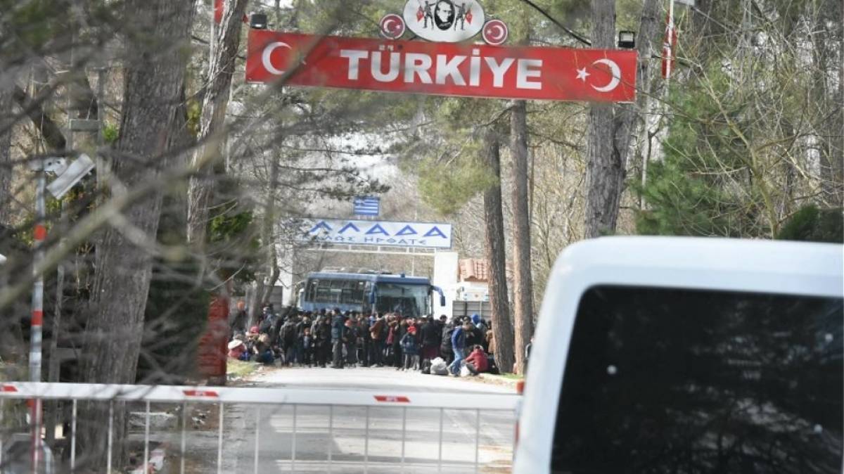 Έβρος: Ηλεκτρισμένη ατμόσφαιρα στα σύνορα (live εικόνα)