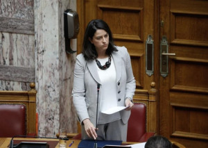 Κεραμέως: Το ΥΠΕΣ δίνει λίστα εκλογέων, αλλά όχι emails, τηλέφωνα