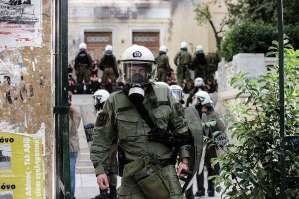 Επεισόδια έξω από την ΑΣΟΕΕ