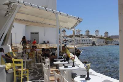 Focus: Ακυρώσεις στον ελληνικό τουρισμό λόγω μέτρων