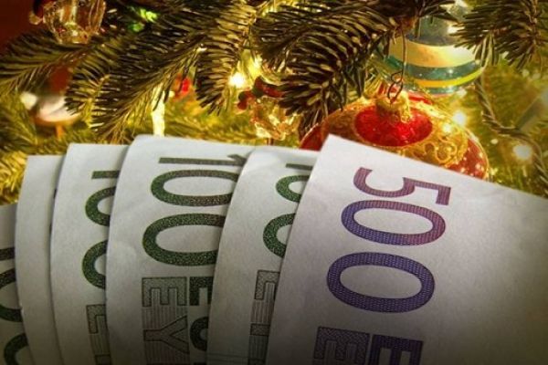Δώρο Χριστουγέννων με ρούχα, παπούτσια και... βενζίνη, αντί χρημάτων!