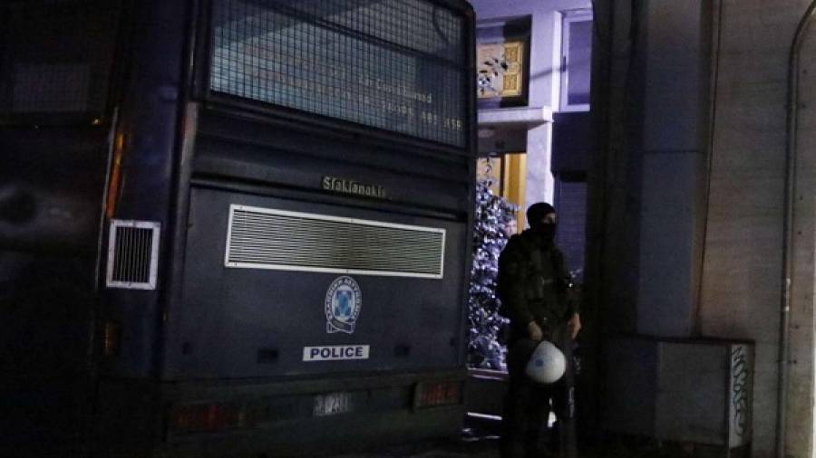 Εκπυρσοκρότησε όπλο αστυνομικού στη Χαριλάου Τρικούπη - Τραυματίστηκε ελαφρά