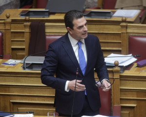 Σκρέκας: Αποφασισμένοι να μπει τάξη στην αγορά-Τέρμα η παραπλάνηση καταναλωτών