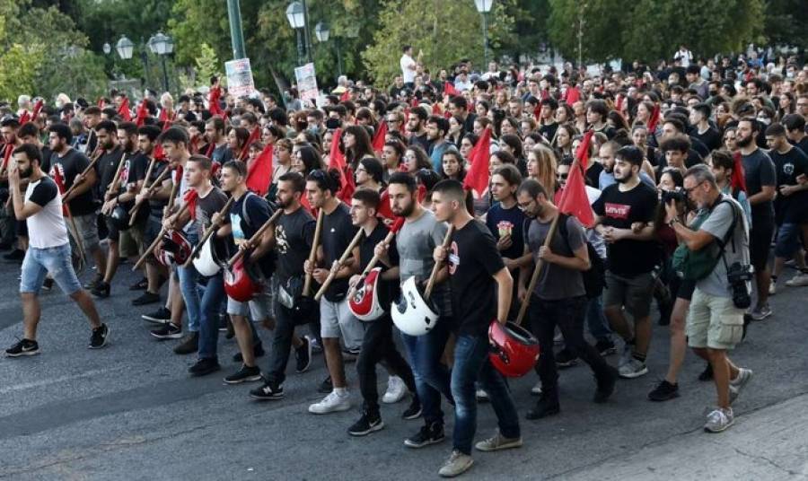 Σύνταγμα: Επεισοδιακό συλλαλητήριο έναντια στο ν/σ για τις διαδηλώσεις