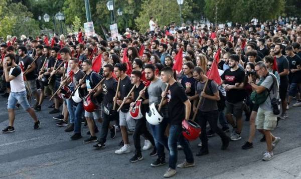 Σύνταγμα: Επεισοδιακό συλλαλητήριο έναντια στο ν/σ για τις διαδηλώσεις