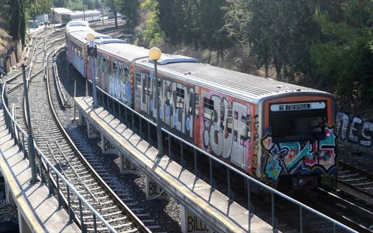 Δέντρο έπεσε στις γραμμές του ΗΣΑΠ στο Μοσχάτο
