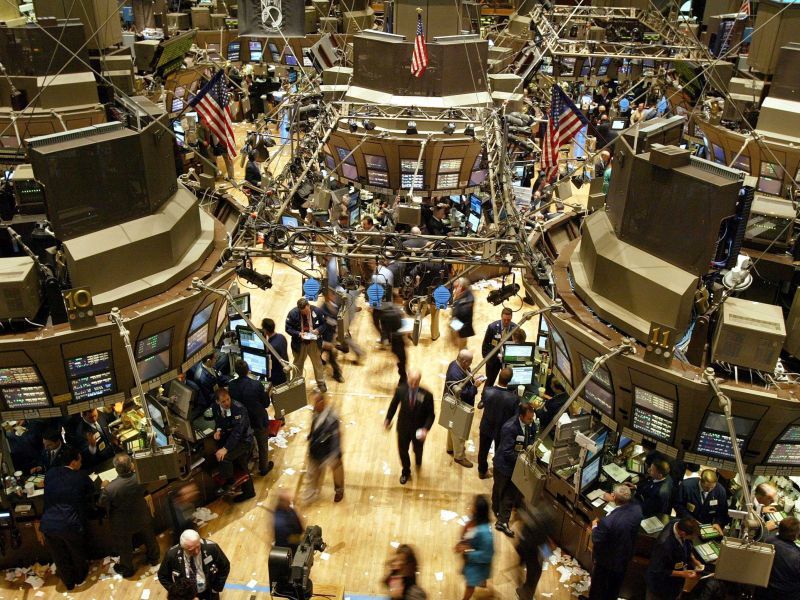 Mε οριακές απώλειες κινείται η Wall Street