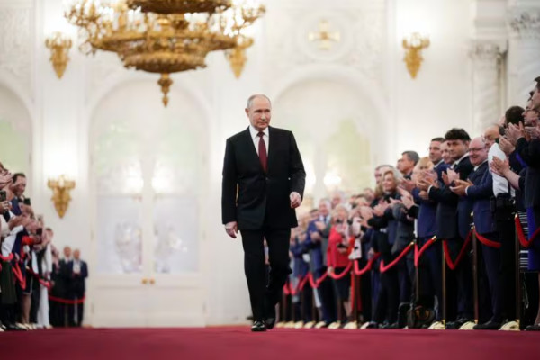 Ορκίστηκε ο Πούτιν - Σφοδρά πυρά από τη Ναβάλναγια