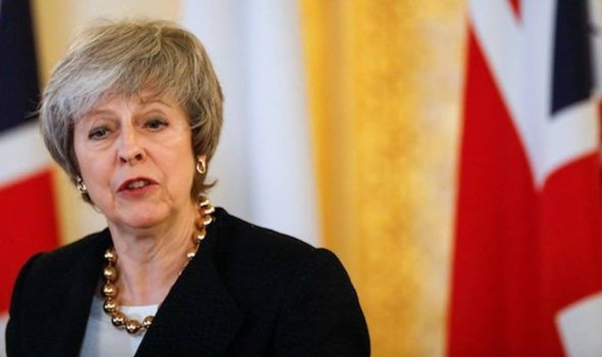 Νέα αναβολή της ψηφοφορίας για το Brexit εξετάζει η Μέι