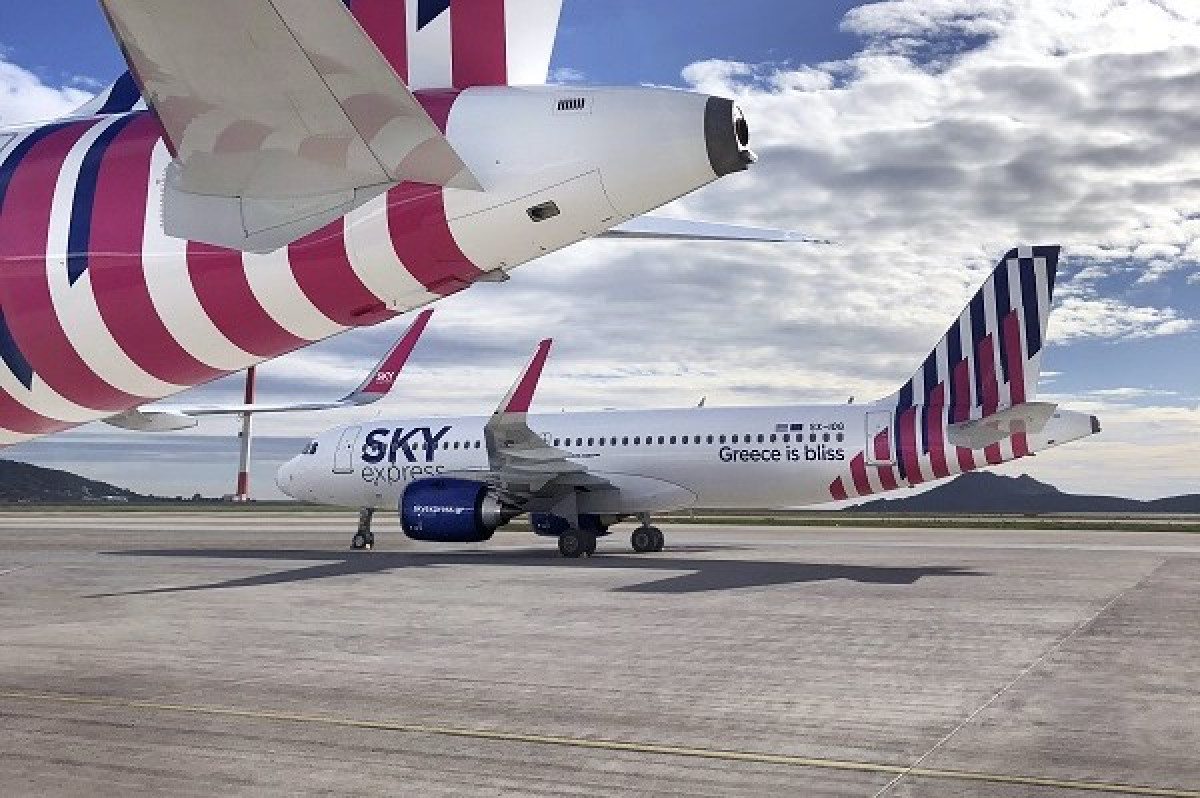 SKY express: Μεταφέρει το Άγιο Φως σε όλη την Ελλάδα