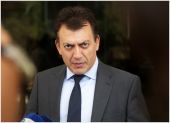 Βρούτσης: Δεν θα μειωθούν οι συντάξεις