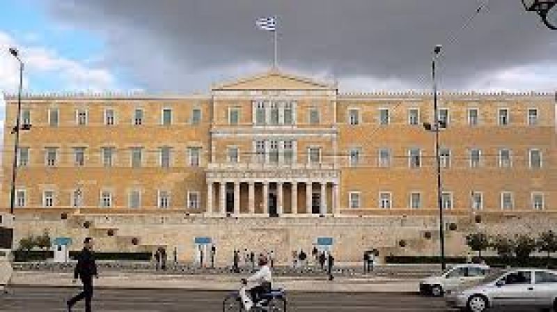 «Τσεκούρι» στις χρηματοδοτήσεις των κομμάτων