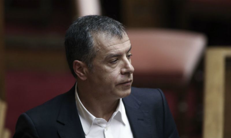 Θεοδωράκης: Δάνεια στις εταιρείες για να πληρώνουν τους εργαζομένους